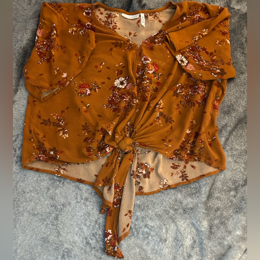 LUQ Rhee Tie Front Top